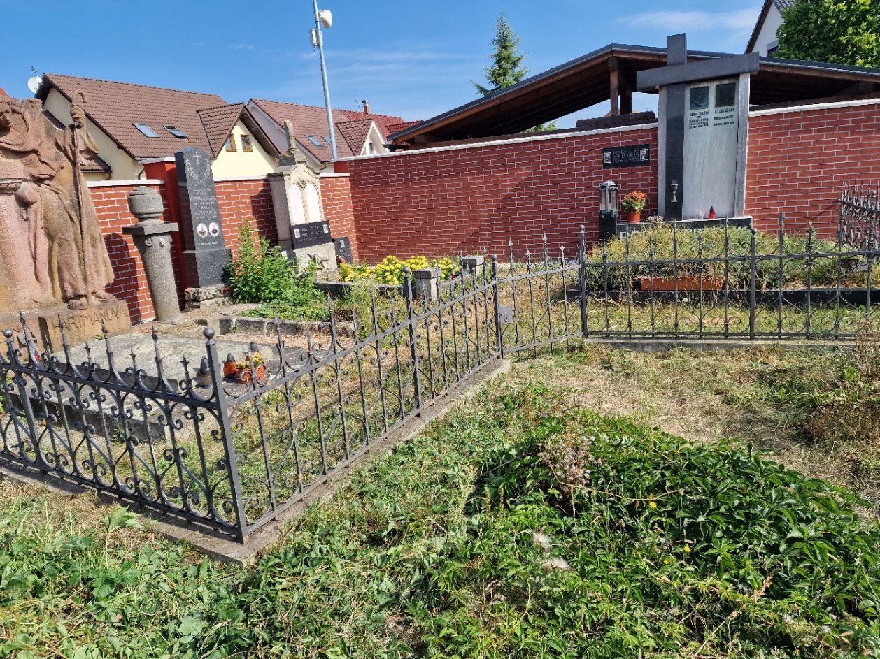 Kovaný plot v Kněžmostě – po nátěru